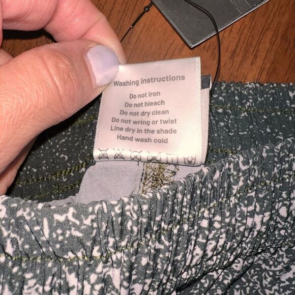 Men’s Black White Paint Splatter Stripe Running Shorts 5” Gym Training M NWT - Picture 8 of 12